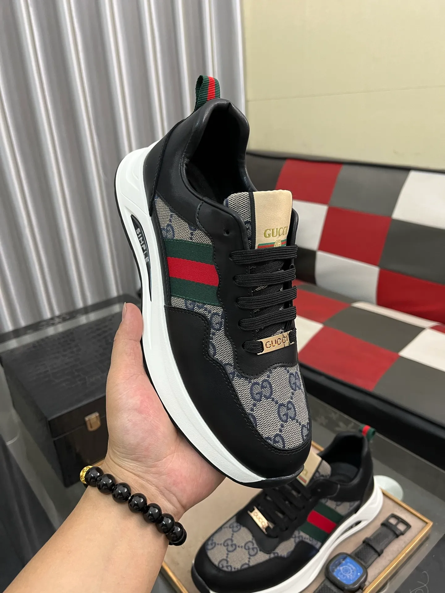 Men's shoes💰420⌚️⌚️[GUCCI] Gucci men's casual shoes are absolutely popular🔥The ultimate matching item for trendy men! The charm of super texture is unstoppable. This is the main recommendation. The upper is made of high-quality cowhide, with pig lining feet and wear-resistant rubber sole. It is noble and elegant! Extremely comfortable🎁🎁You can be as handsome as you want💪 Size 38-44! 2️⃣colors available